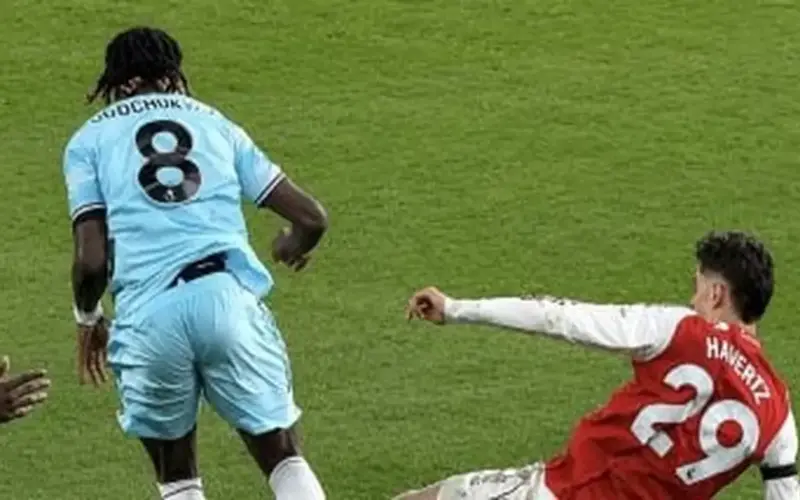 أرسنال يقترب من لقب الدوري الإنجليزي وينتظر تعثر السيتي